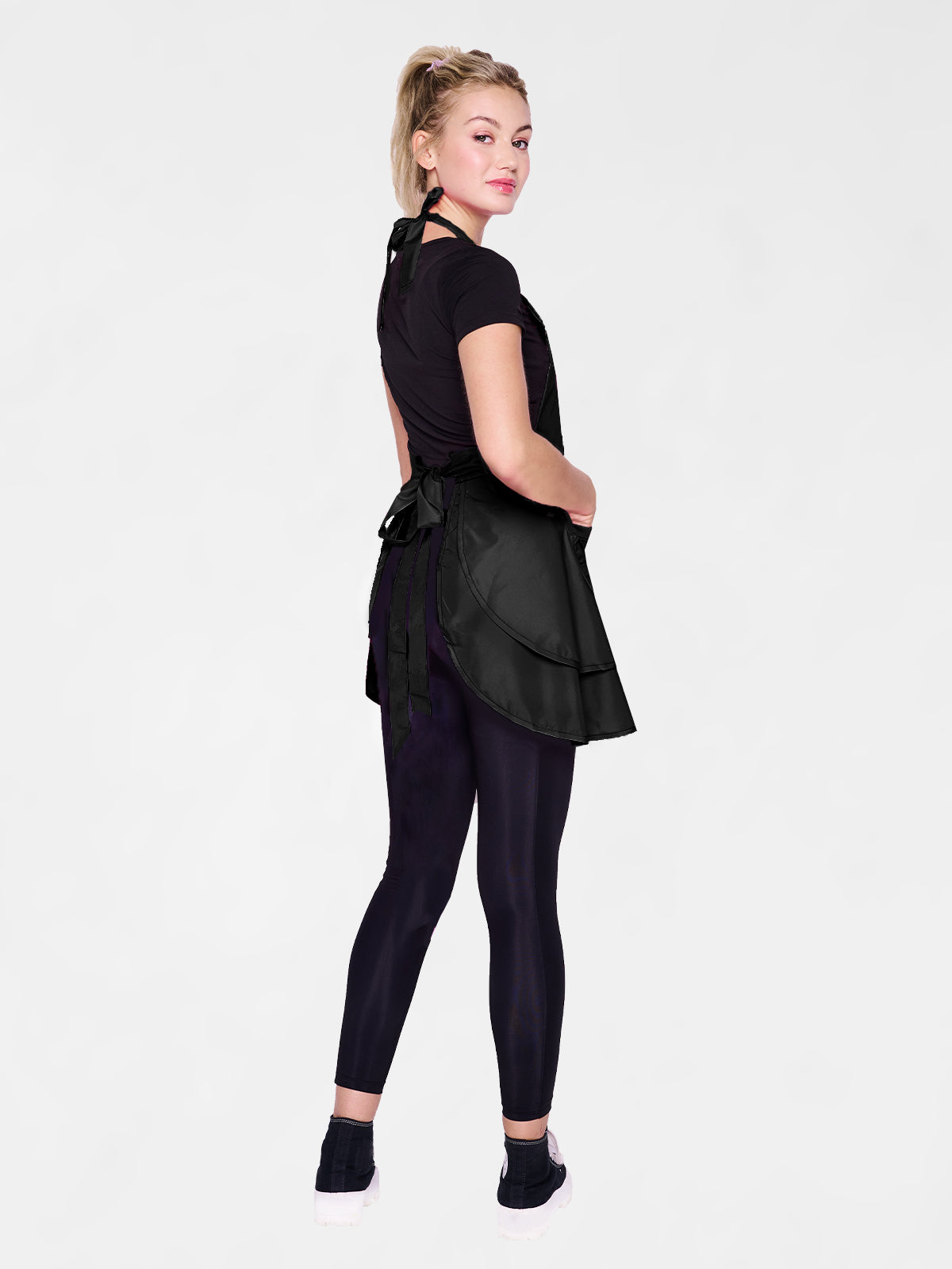 Vallée lys Enchanting Maiden Apron 黒 Noir Chic Bleach Proof All Purpose Stylist Apron – Betty Dain